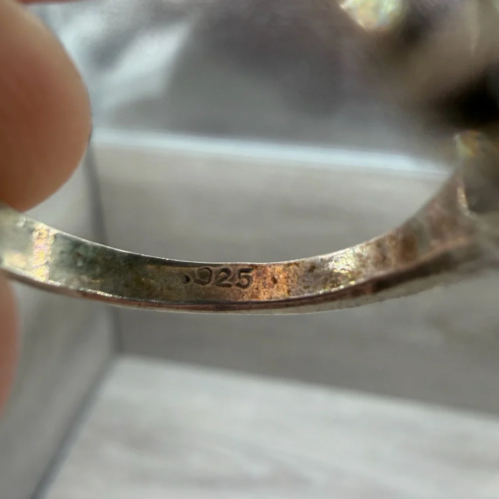 Elegant‎ Sterling Silver and Green Women's Ring .925